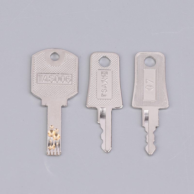 Universal Travel Lock Key for  - Universal Furniture Hardware recensione e prezzo